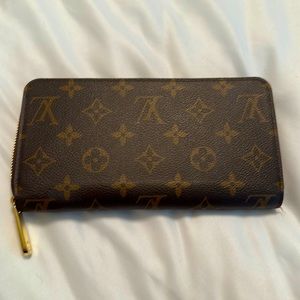 Louis Vuitton Zip-around Fuschia Wallet AUTHENTIC.
